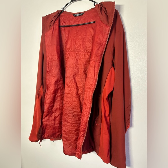 Arc’Teryx Atom LT Hoodie Red Size XL - Picture 9 of 9
